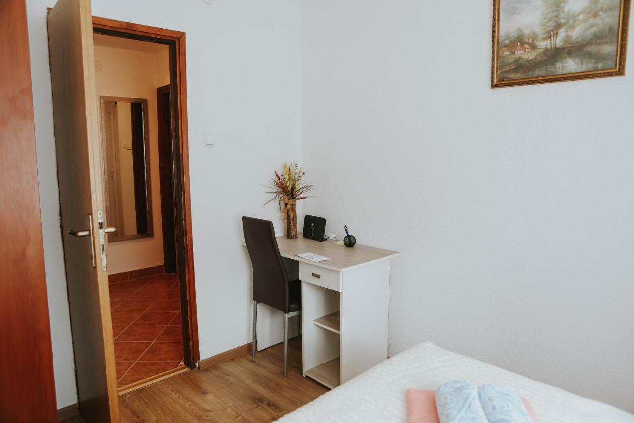 I&T Apartman Gospić Exterior foto