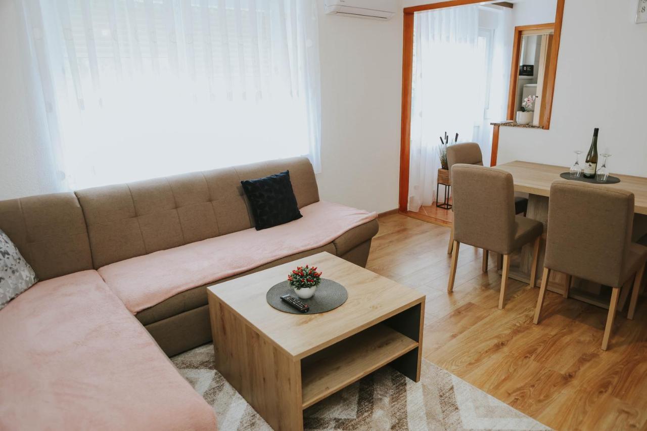 I&T Apartman Gospić Exterior foto