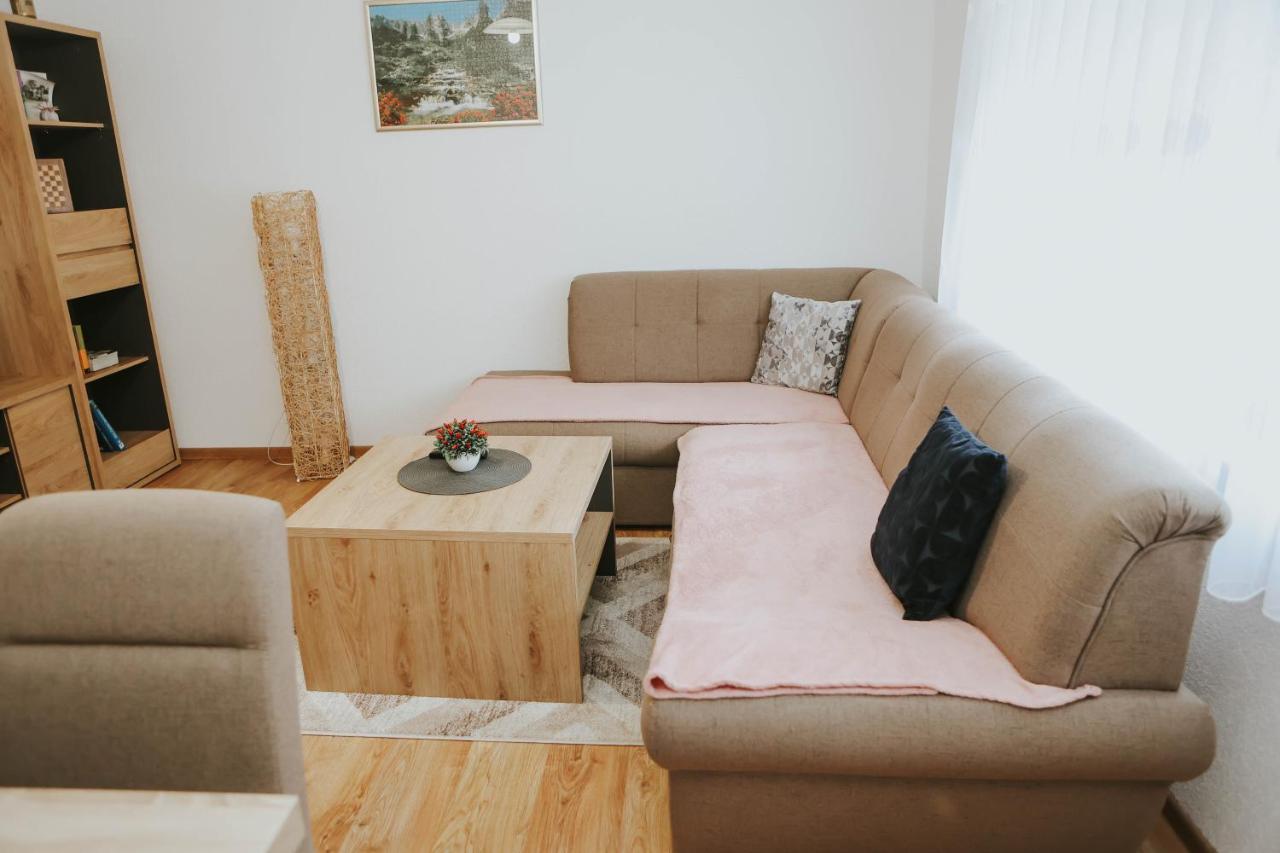 I&T Apartman Gospić Exterior foto