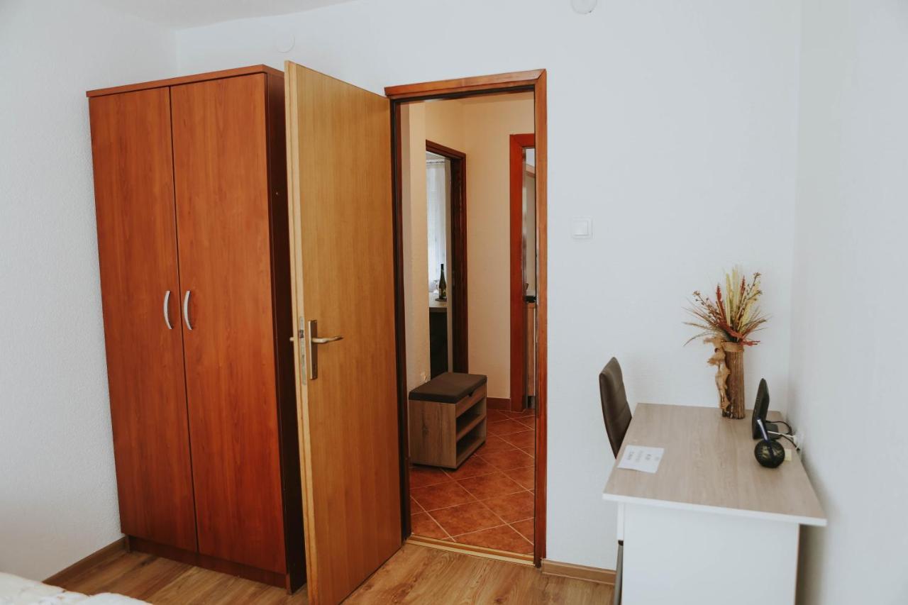I&T Apartman Gospić Exterior foto